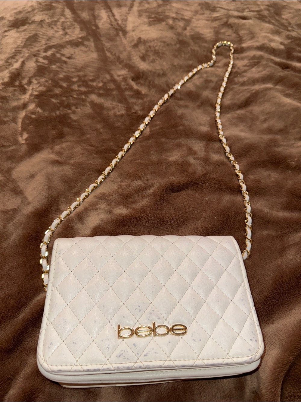 Bebe Quilted Cream Crossbody with Gold Chain Strap New w/ Blemish
